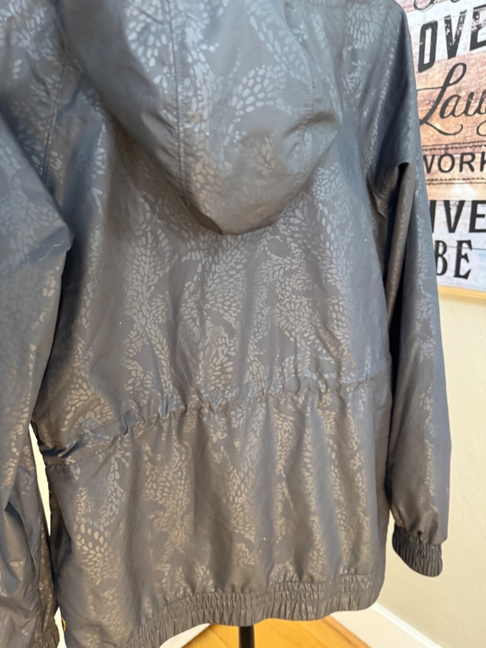 Lucy Activewear Charcoal Grey Floral Damask Hooded Windbreaker Jacket - S - Picture 4 of 7